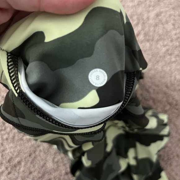 Lululemon Fast and Free HR Crop - size 8 - Picture 3 of 5